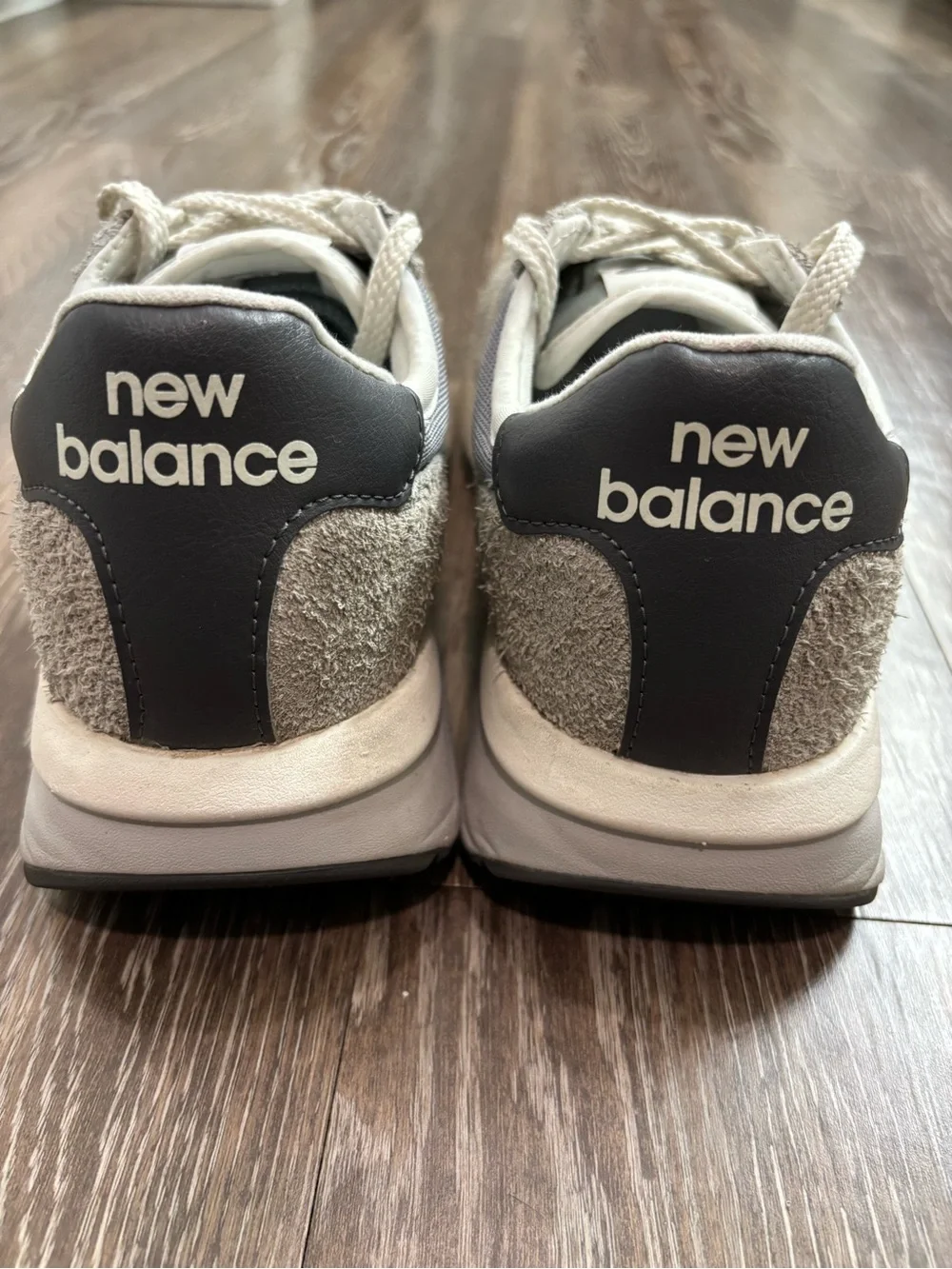 New Balance 370 NB Grey Beige Unisex men’s size 9.5 women’s Size 11.